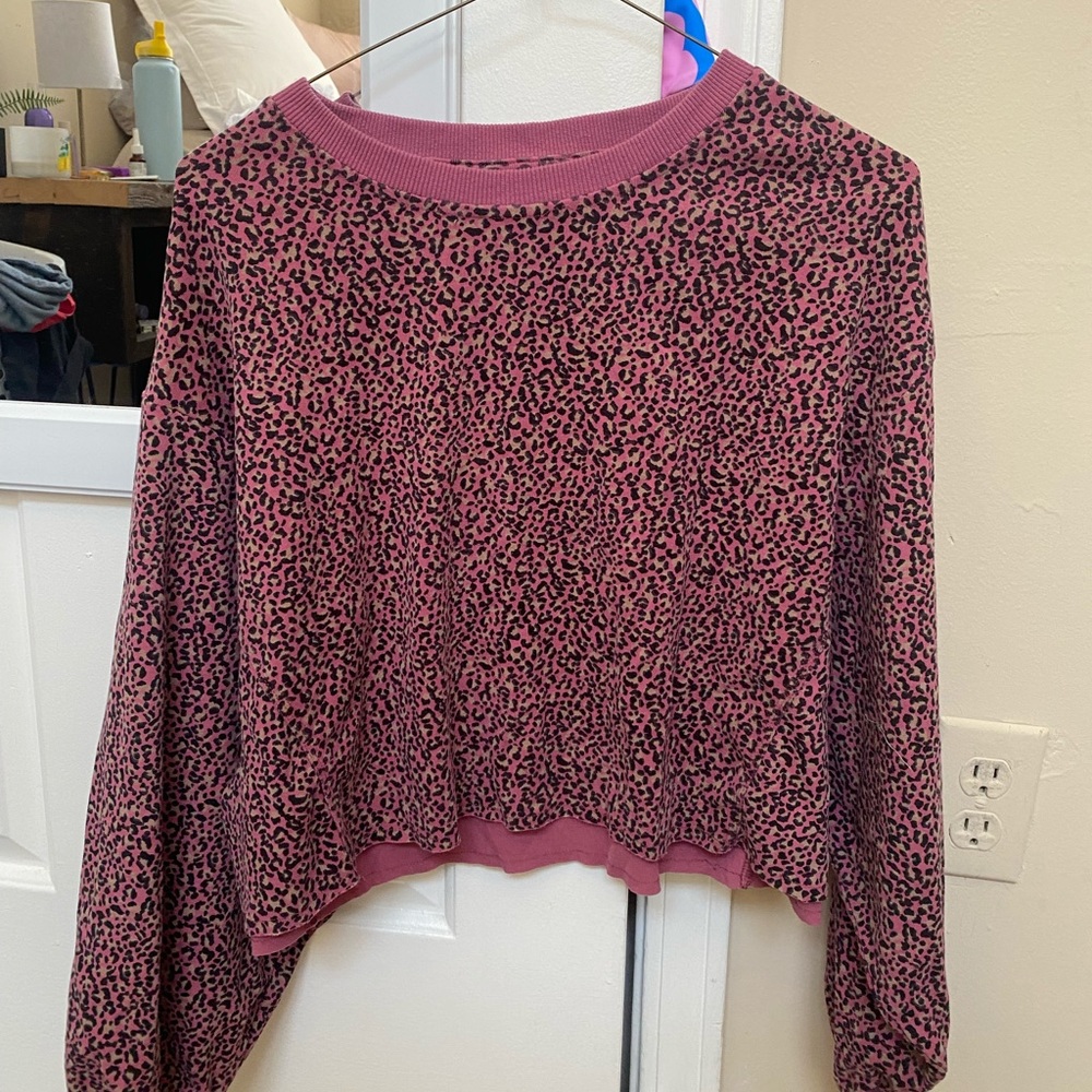 Cropped Pink Cheetah Sweatshirt